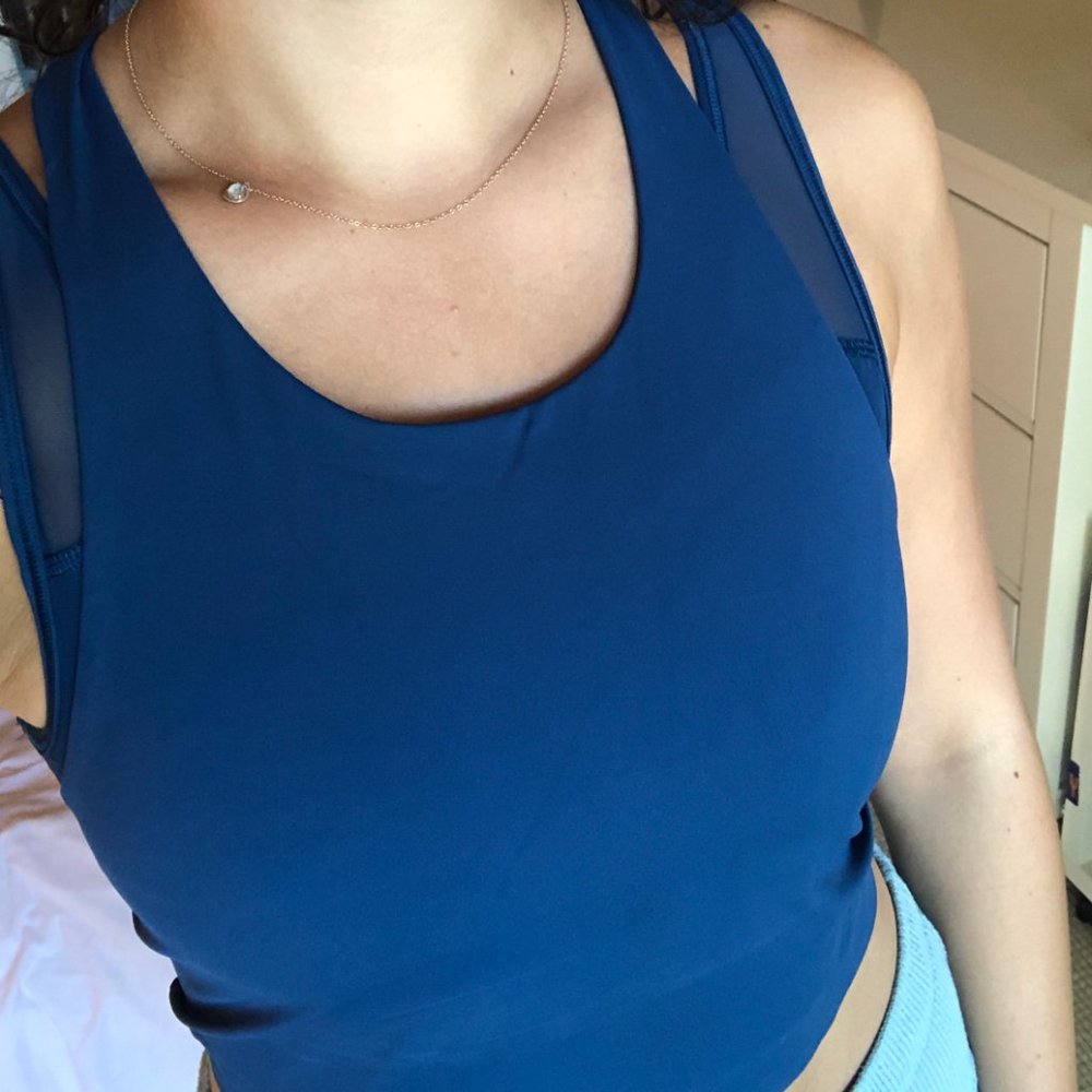 Lululemon teal crop top w/ built in bra